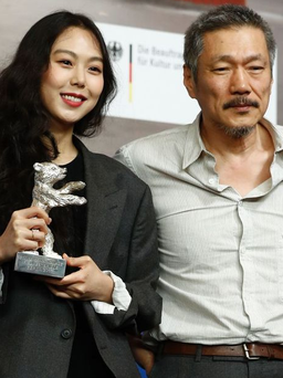 ​Đạo diễn Hong Sang Soo và người tình bị phản đối khi dự LHP Berlin 2020