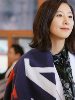 ‘Nữ hoàng phim ngoại tình Hàn Quốc’ Kim Hee Ae thắng giải Busan