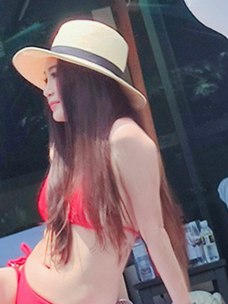 ‘Bom sex’ Ôn Bích Hà 55 tuổi vẫn khoe dáng gợi cảm với bikini