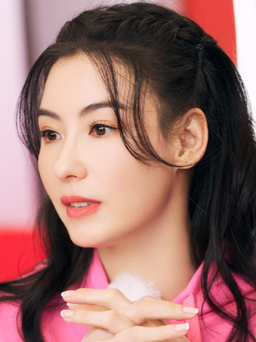 Vẻ đẹp tươi tắn và rạng rỡ của Trương Bá Chi tuổi 41