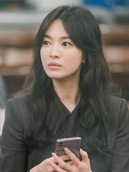 Song Hye Kyo bị phản đối khi là sao nữ nhận cát sê cao nhất xứ Hàn