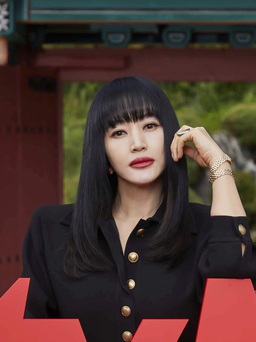 ‘Chị đại’ Kim Hye Soo trẻ trung ở tuổi 52