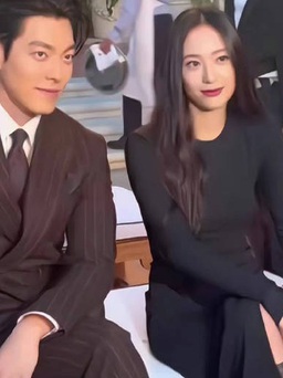 Kim Woo Bin và Krystal cuốn hút tại show thời trang
