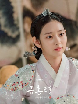 Nữ diễn viên Hàn gây sốt dù xuất hiện ngắn ngủi trong phim ‘Lệnh cấm hôn’