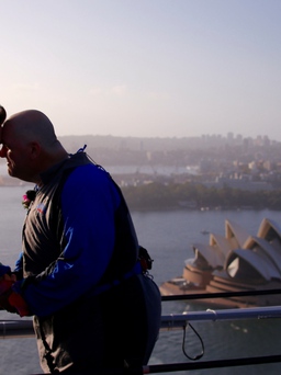 Lần đầu tiên tại Cầu Cảng Sydney tổ chức hôn lễ đồng giới