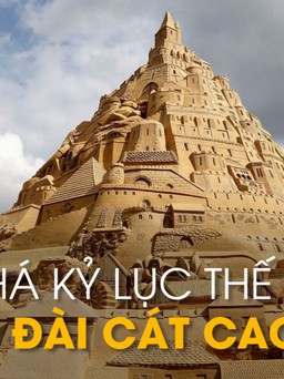 Choáng ngợp tầm cỡ lâu đài cát cao nhất thế giới