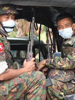 Quân đội Myanmar bị Total, Chevron cắt bớt nguồn thu từ dầu khí
