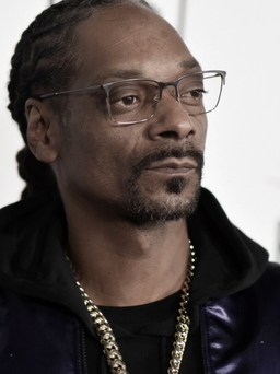 Snoop Dogg, rapper từng hợp tác Sơn Tùng M-TP, bị vũ công tố tấn công tình dục
