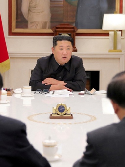 Chủ tịch Kim Jong-un phê bình giới chức phản ứng non kém trước dịch Covid-19