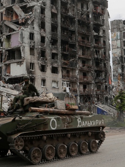 Lực lượng Nga tiến vào Donbass, Tổng thống Zelensky quyết không từ bỏ lãnh thổ