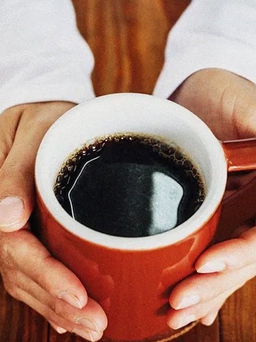 Người uống cà phê có thể giảm nguy cơ tử vong, nhưng phải cẩn thận điều gì?