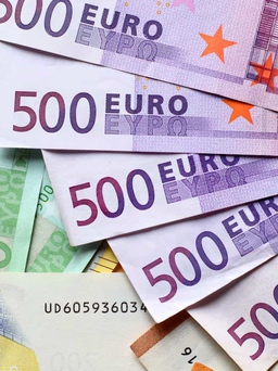 Lần đầu sau 20 năm, đồng euro rớt giá xuống gần bằng đồng USD