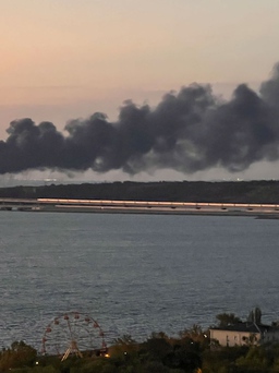 Cơ quan chống khủng bố Nga nói xe bom phát nổ gây hư hại cầu Crimea