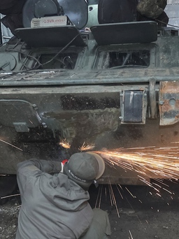 Thăm công binh xưởng nơi người Ukraine hồi sinh xe tăng Nga để trở lại chiến đấu
