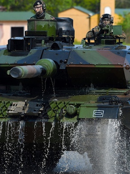 Ukraine chỉ trích Đức chưa mặn mà cung cấp xe tăng Leopard 2