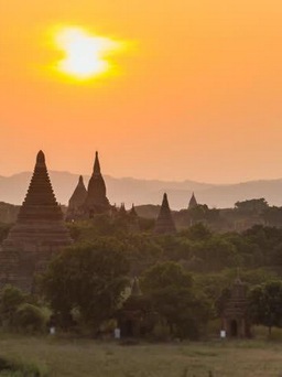 Myanmar truy tố hướng dẫn viên để du khách mang giày dép vào chùa