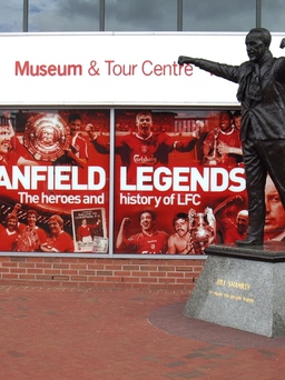 Liverpool thua liểng xiểng, du khách vẫn ùn ùn kéo đến sân Anfield