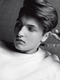 Anwar Hadid - Siêu mẫu tiềm năng tiếp theo của nhà Hadid