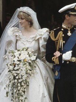 10 chi tiết bí ẩn về chiếc váy cưới của Công nương Diana