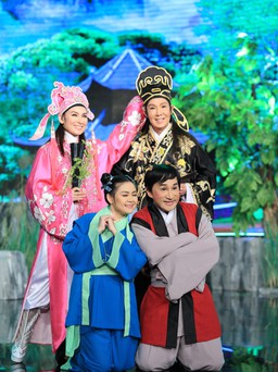 Phi Nhung bị khớp khi hát cùng NSƯT Vũ Linh