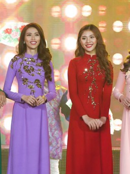 Dàn người mẫu trổ tài ca hát cùng sao