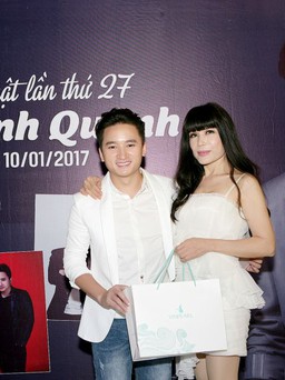 Phan Mạnh Quỳnh đón sinh nhật tuổi 27 cùng bố mẹ