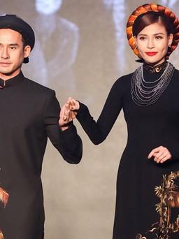 Vợ chồng Thuý Diễm - Lương Thế Thành sánh bước trên sàn diễn