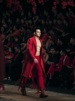 "Chàng thơ" của NTK Đỗ Mạnh Cường lại khoe 6 múi