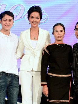 H’Hen Nie tiết lộ mẫu người làm con tim mình rung động