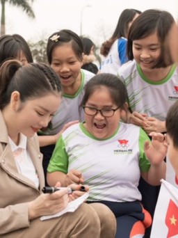 Lý Nhã Kỳ trẻ trung tại giải chạy hưởng ứng Asiad 18