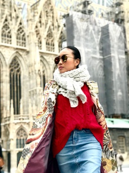 Đoan Trang khoe gu thời trang ấn tượng bên trời Tây