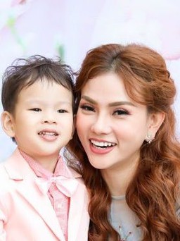 Thu Thủy hát tặng sinh nhật con trai cưng