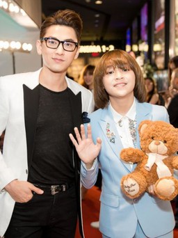 VN Idol nhí Thiên Khôi ‘bắn’ tiếng Anh như gió trong buổi ra mắt MV