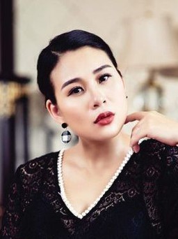 Nhà thiết kế Ly Eva khoe vẻ đẹp viên mãn trong bộ ảnh bầu