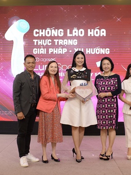 Hoa hậu Ngọc Hân tham gia hội thảo ngăn ngừa lão hóa cùng Tiến sỹ Helen