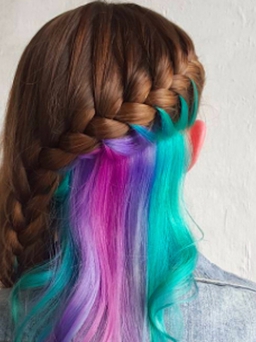 Độc đáo với mái tóc cầu vồng và kiểu nhuộm giấu màu