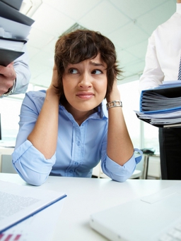 Tại sao môi trường công sở là kẻ thù của làn da bạn?