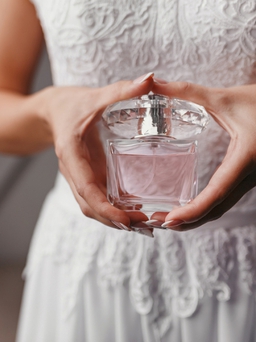 Mẹo lưu hương nước hoa suốt cả ngày hè