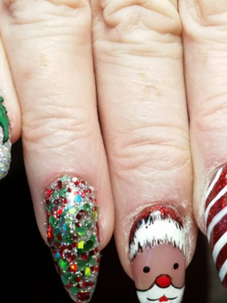 Những gợi ý móng tay đậm chất Giáng Sinh