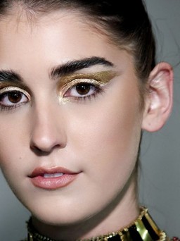 4 cách đánh phấn mắt nhanh chóng khi bận rộn