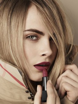 Quyền lực son môi