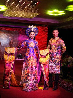 Áo cưới đính 1 triệu viên kim cương, đá quý và pha lê