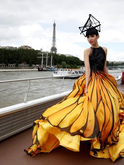 Sàn diễn trên mặt nước