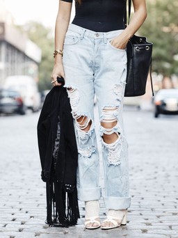 Phong cách tinh tế với jeans rách