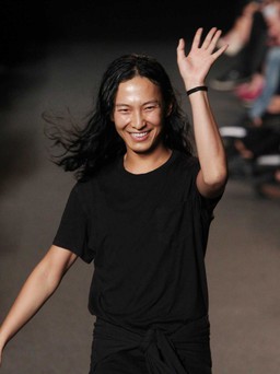 Alexander Wang khuấy động NYFW Spring 2017