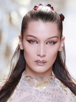 Trở lại phong cách Rococo với bộ sưu tập Xuân Hè của Fendi