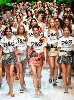 Dolce Gabbana ra mắt bộ sưu tập “Tropico Italiano”