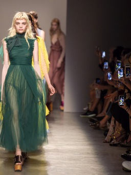 BST Rochas Xuân 2017: Sự giản dị hoàn mỹ