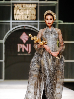 PNJ tôn vinh nét đẹp Việt trong BST mới tại VIFW 2016