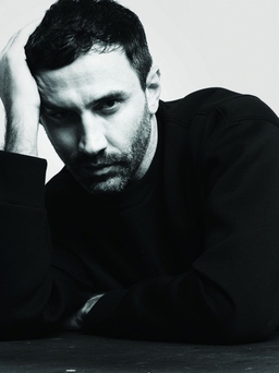 Riccardo Tisci rời Givenchy